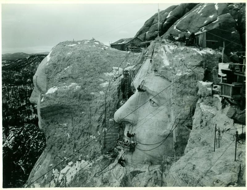 Black-Hills-SD/800x600_Mount_Rushmore construction 05.jpg